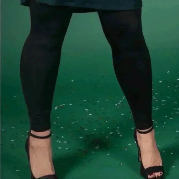 Mandalay yoga pants. Made in Montreal, Canada. - Picture 7 of 8